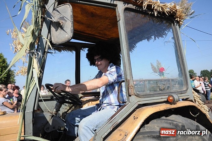 Zdjęcie w galerii na portalu naszraciborz.pl: Dożynki Gminy Krzyżanowice - gigantyczny korowód w Bolesławiu wiadomości z regionu