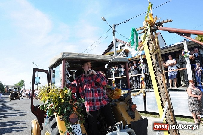 Zdjęcie w galerii na portalu naszraciborz.pl: Dożynki Gminy Krzyżanowice - gigantyczny korowód w Bolesławiu wiadomości z regionu