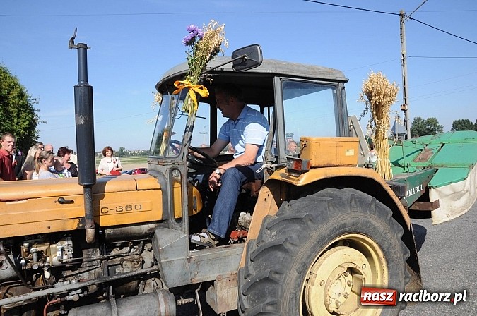 Zdjęcie w galerii na portalu naszraciborz.pl: Dożynki Gminy Krzyżanowice - gigantyczny korowód w Bolesławiu wiadomości z regionu