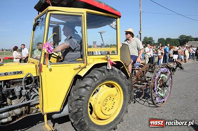 Zdjęcie w galerii na portalu naszraciborz.pl: Dożynki Gminy Krzyżanowice - gigantyczny korowód w Bolesławiu wiadomości z regionu