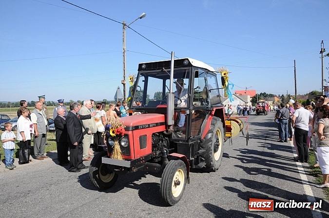 Zdjęcie w galerii na portalu naszraciborz.pl: Dożynki Gminy Krzyżanowice - gigantyczny korowód w Bolesławiu wiadomości z regionu
