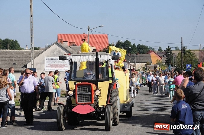 Zdjęcie w galerii na portalu naszraciborz.pl: Dożynki Gminy Krzyżanowice - gigantyczny korowód w Bolesławiu wiadomości z regionu