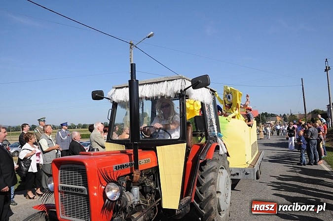 Zdjęcie w galerii na portalu naszraciborz.pl: Dożynki Gminy Krzyżanowice - gigantyczny korowód w Bolesławiu wiadomości z regionu