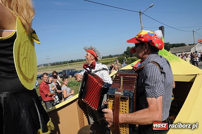 Zdjęcie w galerii na portalu naszraciborz.pl: Dożynki Gminy Krzyżanowice - gigantyczny korowód w Bolesławiu wiadomości z regionu