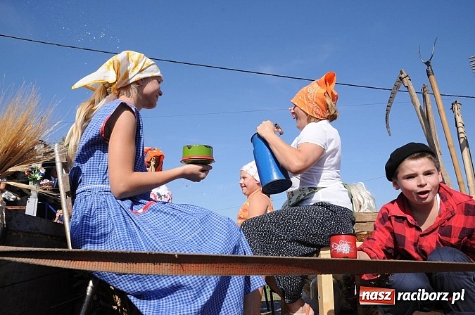 Zdjęcie w galerii na portalu naszraciborz.pl: Dożynki Gminy Krzyżanowice - gigantyczny korowód w Bolesławiu wiadomości z regionu