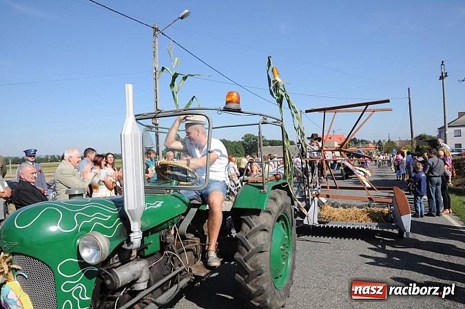 Zdjęcie w galerii na portalu naszraciborz.pl: Dożynki Gminy Krzyżanowice - gigantyczny korowód w Bolesławiu wiadomości z regionu