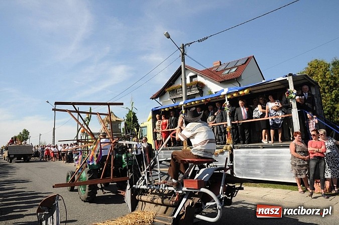 Zdjęcie w galerii na portalu naszraciborz.pl: Dożynki Gminy Krzyżanowice - gigantyczny korowód w Bolesławiu wiadomości z regionu