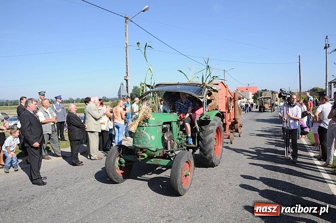 Zdjęcie w galerii na portalu naszraciborz.pl: Dożynki Gminy Krzyżanowice - gigantyczny korowód w Bolesławiu wiadomości z regionu
