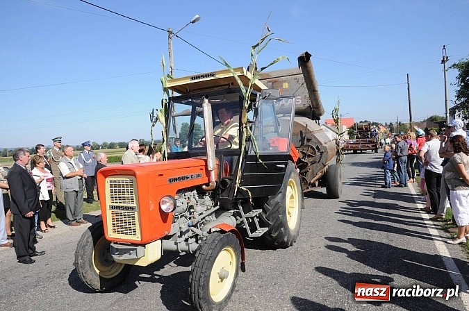 Zdjęcie w galerii na portalu naszraciborz.pl: Dożynki Gminy Krzyżanowice - gigantyczny korowód w Bolesławiu wiadomości z regionu