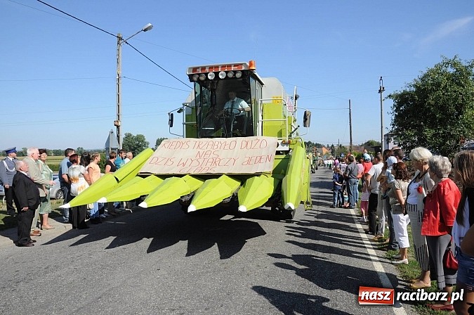 Zdjęcie w galerii na portalu naszraciborz.pl: Dożynki Gminy Krzyżanowice - gigantyczny korowód w Bolesławiu wiadomości z regionu