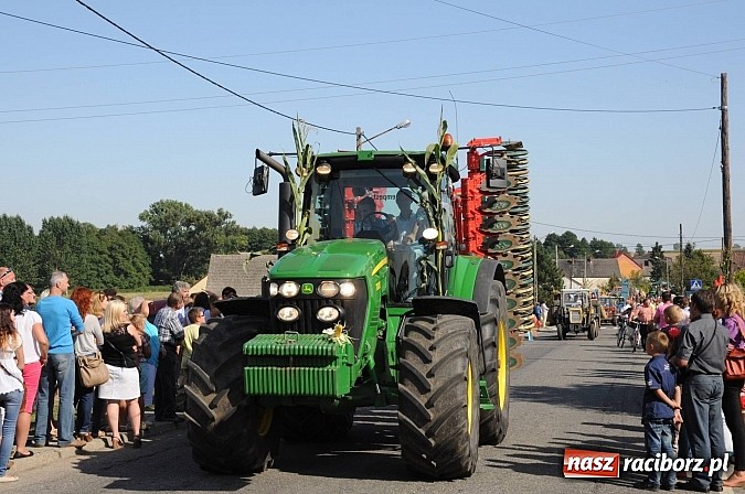 Zdjęcie w galerii na portalu naszraciborz.pl: Dożynki Gminy Krzyżanowice - gigantyczny korowód w Bolesławiu wiadomości z regionu