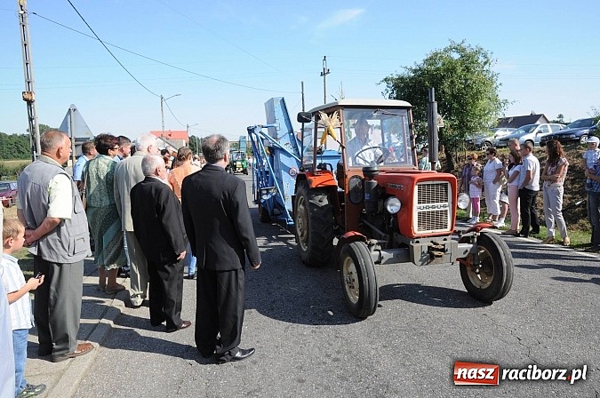 Zdjęcie w galerii na portalu naszraciborz.pl: Dożynki Gminy Krzyżanowice - gigantyczny korowód w Bolesławiu wiadomości z regionu