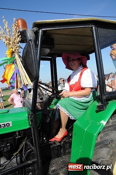 Zdjęcie w galerii na portalu naszraciborz.pl: Dożynki Gminy Krzyżanowice - gigantyczny korowód w Bolesławiu wiadomości z regionu