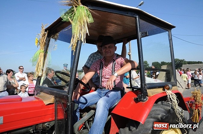 Zdjęcie w galerii na portalu naszraciborz.pl: Dożynki Gminy Krzyżanowice - gigantyczny korowód w Bolesławiu wiadomości z regionu