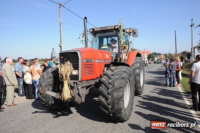 Zdjęcie w galerii na portalu naszraciborz.pl: Dożynki Gminy Krzyżanowice - gigantyczny korowód w Bolesławiu wiadomości z regionu