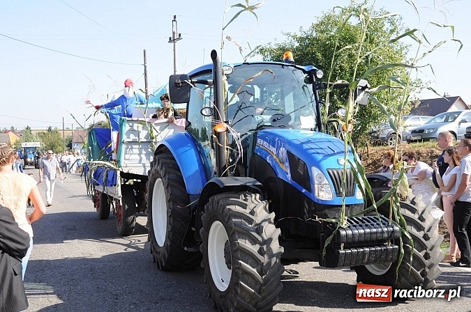 Zdjęcie w galerii na portalu naszraciborz.pl: Dożynki Gminy Krzyżanowice - gigantyczny korowód w Bolesławiu wiadomości z regionu