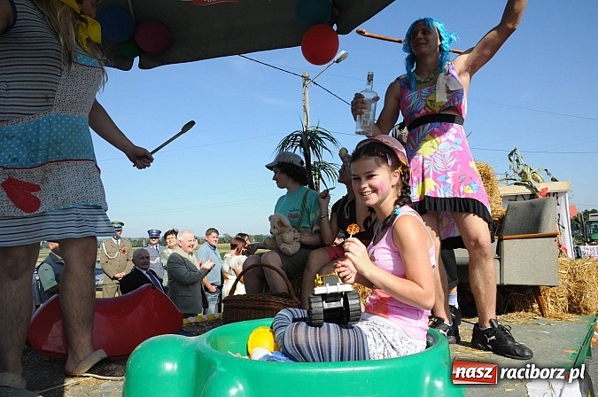 Zdjęcie w galerii na portalu naszraciborz.pl: Dożynki Gminy Krzyżanowice - gigantyczny korowód w Bolesławiu wiadomości z regionu