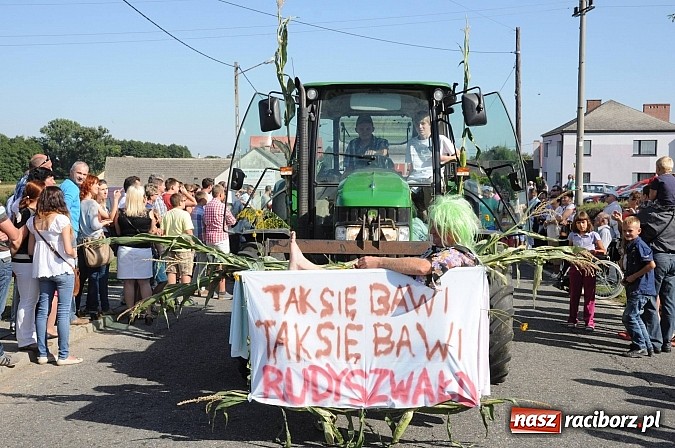 Zdjęcie w galerii na portalu naszraciborz.pl: Dożynki Gminy Krzyżanowice - gigantyczny korowód w Bolesławiu wiadomości z regionu