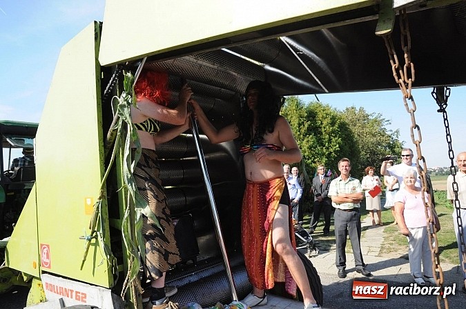 Zdjęcie w galerii na portalu naszraciborz.pl: Dożynki Gminy Krzyżanowice - gigantyczny korowód w Bolesławiu wiadomości z regionu