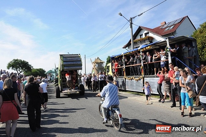 Zdjęcie w galerii na portalu naszraciborz.pl: Dożynki Gminy Krzyżanowice - gigantyczny korowód w Bolesławiu wiadomości z regionu