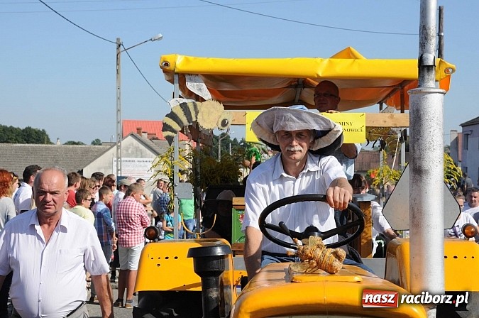 Zdjęcie w galerii na portalu naszraciborz.pl: Dożynki Gminy Krzyżanowice - gigantyczny korowód w Bolesławiu wiadomości z regionu