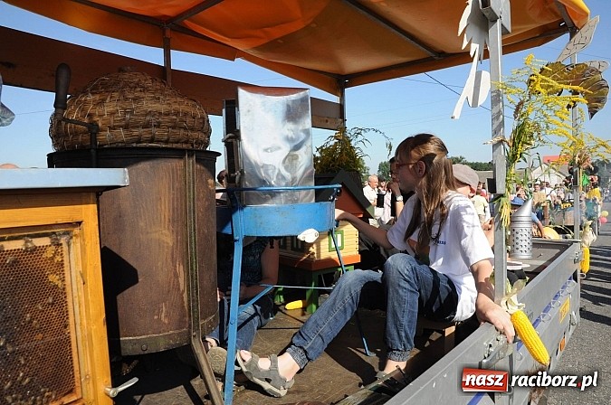 Zdjęcie w galerii na portalu naszraciborz.pl: Dożynki Gminy Krzyżanowice - gigantyczny korowód w Bolesławiu wiadomości z regionu