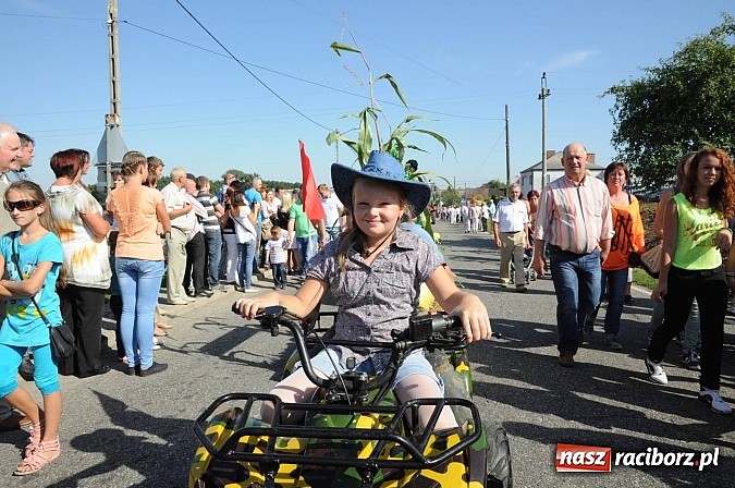 Zdjęcie w galerii na portalu naszraciborz.pl: Dożynki Gminy Krzyżanowice - gigantyczny korowód w Bolesławiu wiadomości z regionu