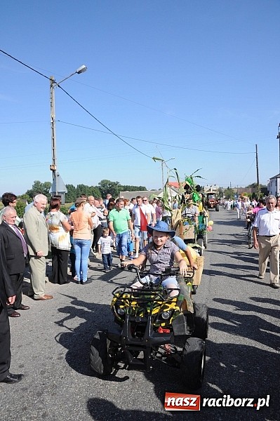 Zdjęcie w galerii na portalu naszraciborz.pl: Dożynki Gminy Krzyżanowice - gigantyczny korowód w Bolesławiu wiadomości z regionu