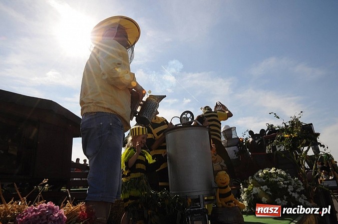 Zdjęcie w galerii na portalu naszraciborz.pl: Dożynki Gminy Krzyżanowice - gigantyczny korowód w Bolesławiu wiadomości z regionu