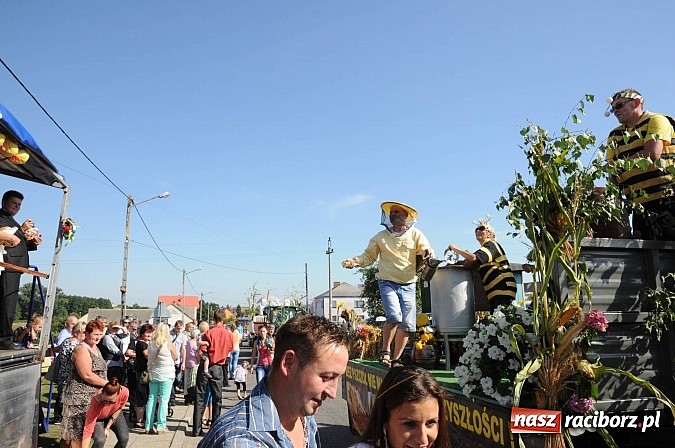 Zdjęcie w galerii na portalu naszraciborz.pl: Dożynki Gminy Krzyżanowice - gigantyczny korowód w Bolesławiu wiadomości z regionu