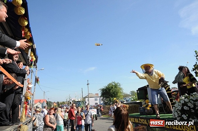 Zdjęcie w galerii na portalu naszraciborz.pl: Dożynki Gminy Krzyżanowice - gigantyczny korowód w Bolesławiu wiadomości z regionu