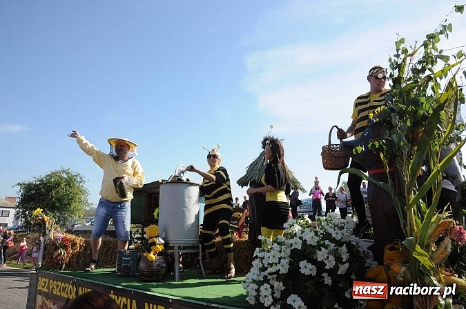 Zdjęcie w galerii na portalu naszraciborz.pl: Dożynki Gminy Krzyżanowice - gigantyczny korowód w Bolesławiu wiadomości z regionu