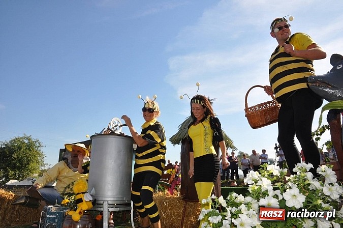 Zdjęcie w galerii na portalu naszraciborz.pl: Dożynki Gminy Krzyżanowice - gigantyczny korowód w Bolesławiu wiadomości z regionu