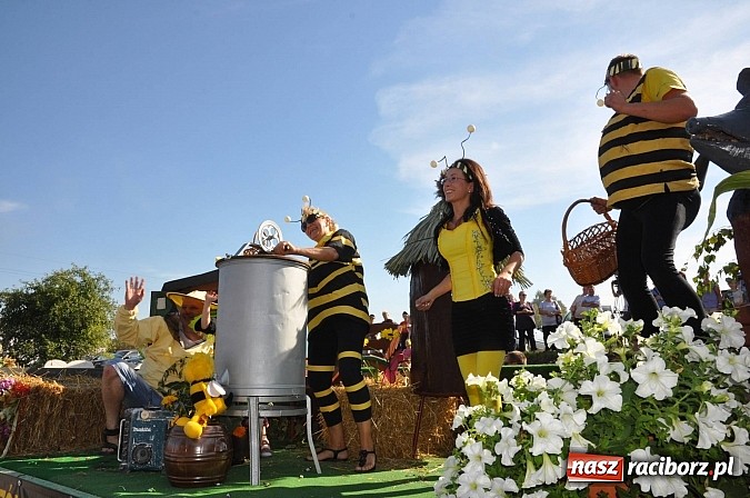 Zdjęcie w galerii na portalu naszraciborz.pl: Dożynki Gminy Krzyżanowice - gigantyczny korowód w Bolesławiu wiadomości z regionu