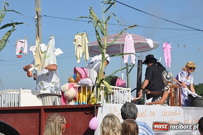 Zdjęcie w galerii na portalu naszraciborz.pl: Dożynki Gminy Krzyżanowice - gigantyczny korowód w Bolesławiu wiadomości z regionu