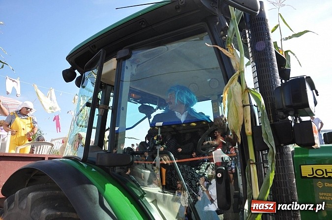 Zdjęcie w galerii na portalu naszraciborz.pl: Dożynki Gminy Krzyżanowice - gigantyczny korowód w Bolesławiu wiadomości z regionu