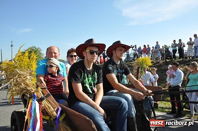 Zdjęcie w galerii na portalu naszraciborz.pl: Dożynki Gminy Krzyżanowice - gigantyczny korowód w Bolesławiu wiadomości z regionu