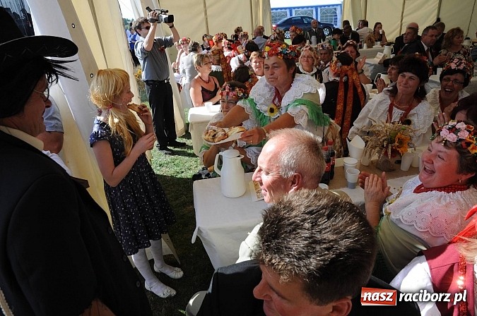 Zdjęcie w galerii na portalu naszraciborz.pl: Dożynki Gminy Krzyżanowice - gigantyczny korowód w Bolesławiu wiadomości z regionu