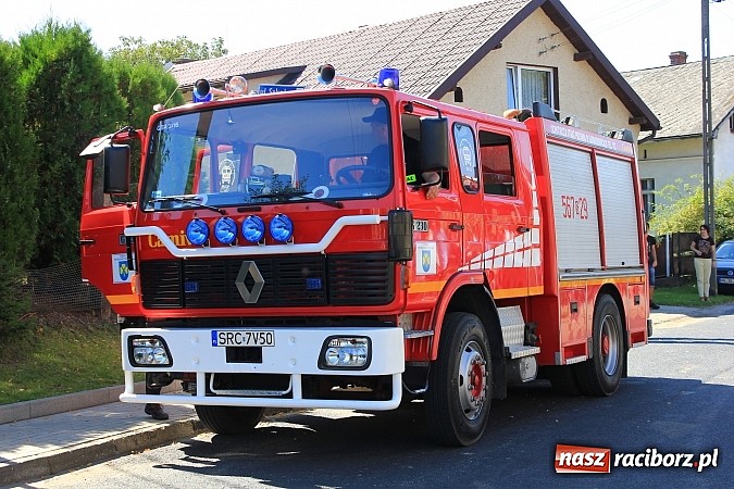 Zdjęcie w galerii na portalu naszraciborz.pl: Dożynki w Samborowicach z policyjnym patrolem i piękną koroną wiadomości z regionu