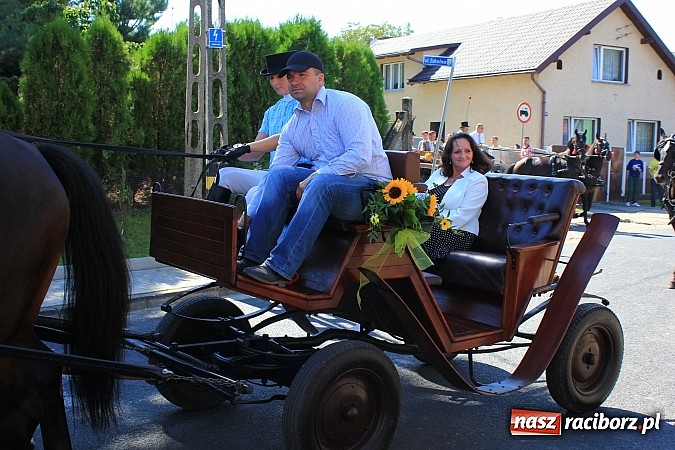 Zdjęcie w galerii na portalu naszraciborz.pl: Dożynki w Samborowicach z policyjnym patrolem i piękną koroną wiadomości z regionu