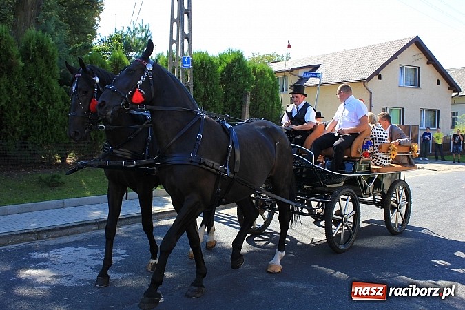 Zdjęcie w galerii na portalu naszraciborz.pl: Dożynki w Samborowicach z policyjnym patrolem i piękną koroną wiadomości z regionu