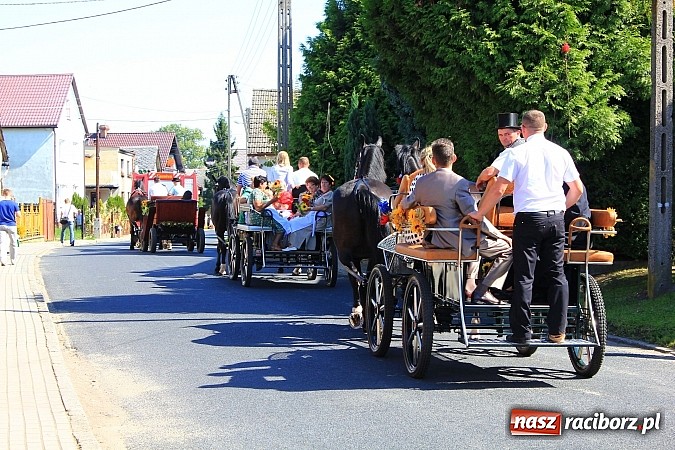 Zdjęcie w galerii na portalu naszraciborz.pl: Dożynki w Samborowicach z policyjnym patrolem i piękną koroną wiadomości z regionu