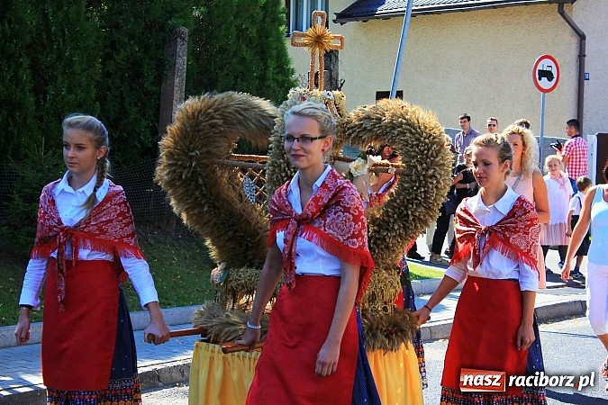 Zdjęcie w galerii na portalu naszraciborz.pl: Dożynki w Samborowicach z policyjnym patrolem i piękną koroną wiadomości z regionu