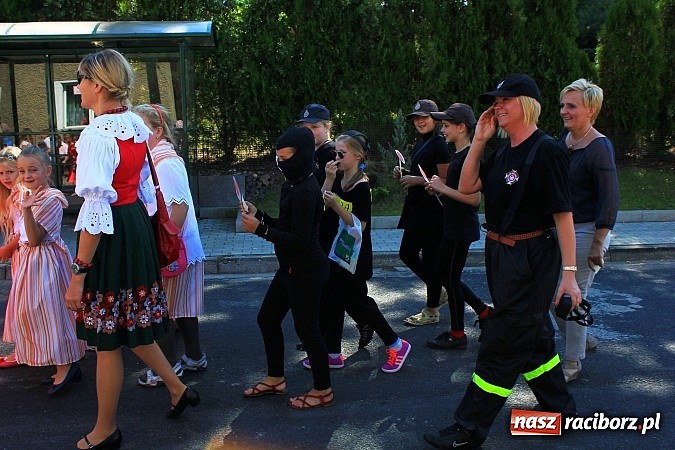 Zdjęcie w galerii na portalu naszraciborz.pl: Dożynki w Samborowicach z policyjnym patrolem i piękną koroną wiadomości z regionu