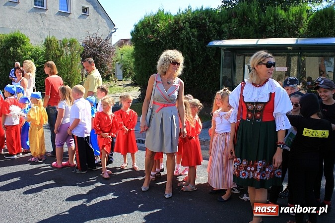 Zdjęcie w galerii na portalu naszraciborz.pl: Dożynki w Samborowicach z policyjnym patrolem i piękną koroną wiadomości z regionu