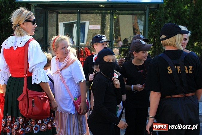 Zdjęcie w galerii na portalu naszraciborz.pl: Dożynki w Samborowicach z policyjnym patrolem i piękną koroną wiadomości z regionu