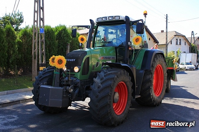 Zdjęcie w galerii na portalu naszraciborz.pl: Dożynki w Samborowicach z policyjnym patrolem i piękną koroną wiadomości z regionu