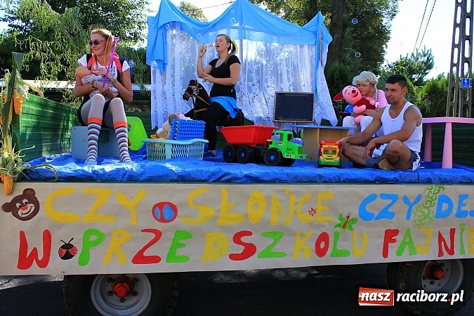 Zdjęcie w galerii na portalu naszraciborz.pl: Dożynki w Samborowicach z policyjnym patrolem i piękną koroną wiadomości z regionu