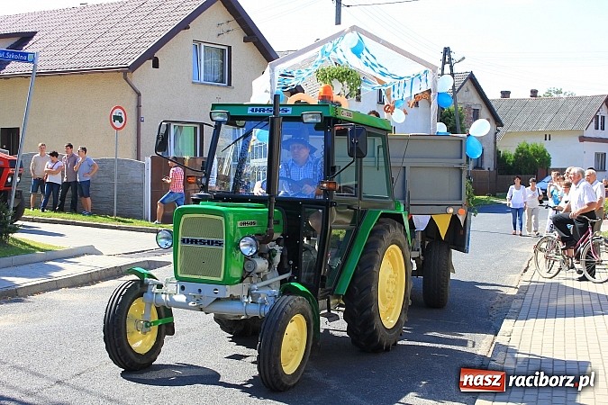 Zdjęcie w galerii na portalu naszraciborz.pl: Dożynki w Samborowicach z policyjnym patrolem i piękną koroną wiadomości z regionu