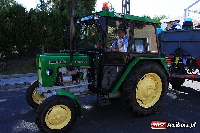 Zdjęcie w galerii na portalu naszraciborz.pl: Dożynki w Samborowicach z policyjnym patrolem i piękną koroną wiadomości z regionu